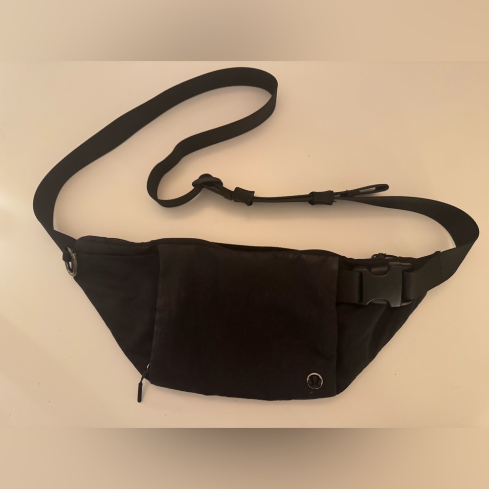 Lululemon Black Multipocket Crossbody Belt Bag